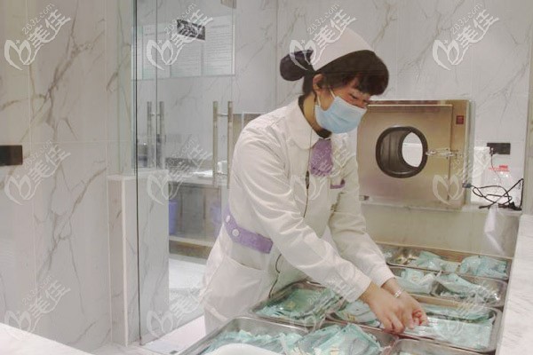 严格执行消毒灭菌制度 严格执行消毒灭菌制度