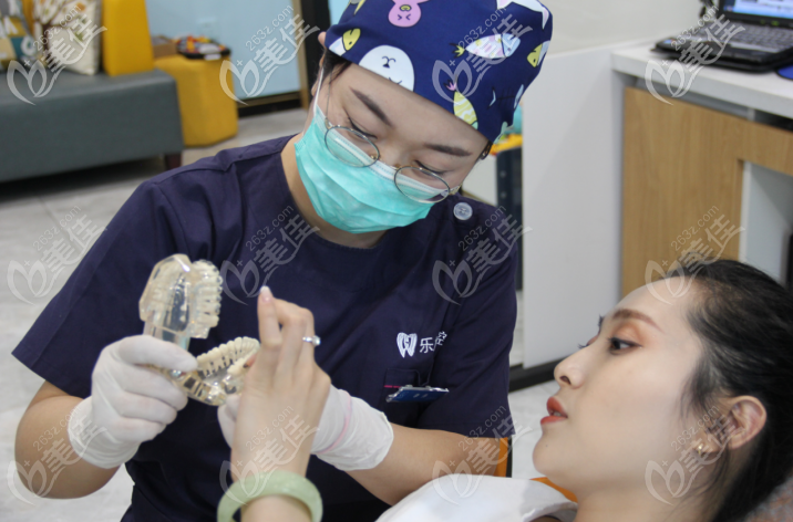 李丹医生做手术时候的样子 李丹医生做手术时候的样子