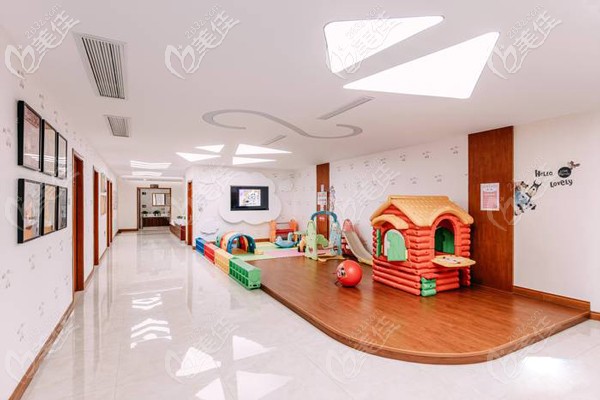 医院的儿童候诊区 医院的儿童候诊区