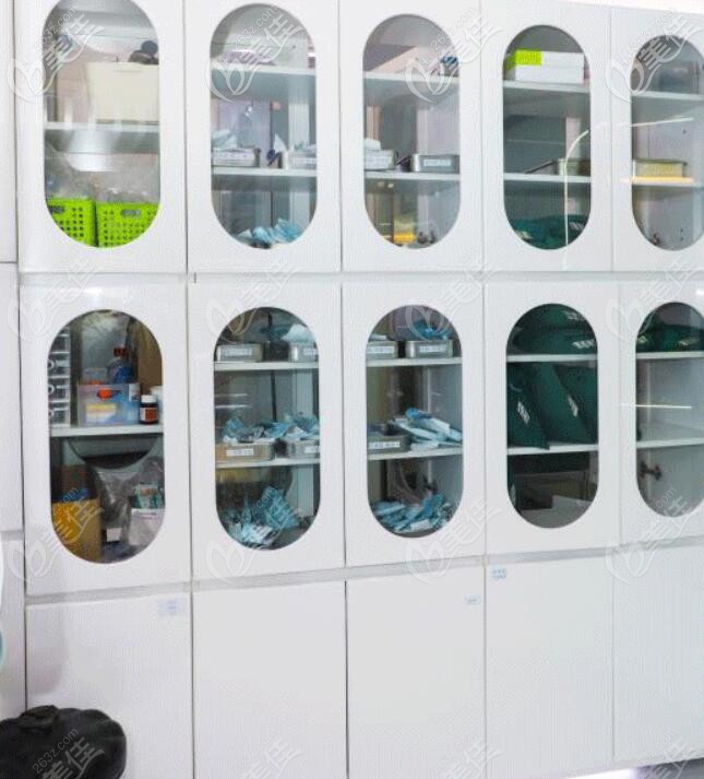 钛植口腔拥有全程公开透明的器皿消毒间