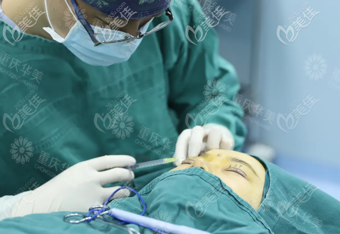 陈凯医生注射麻药中 陈凯医生注射麻药中