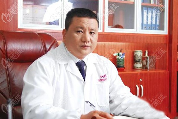 坐诊长沙雅美的肖征刚院长