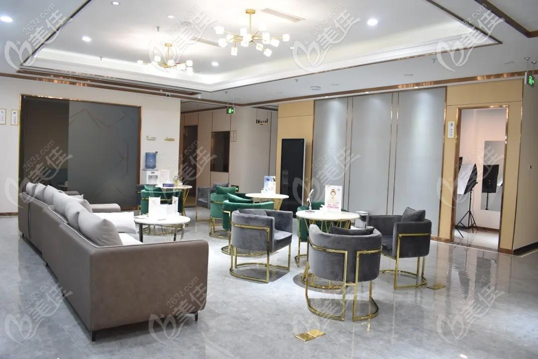 雅安鑫西华整形科候诊区