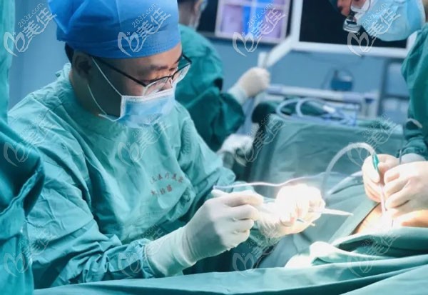 陈毓南医生做内窥镜隆胸手术的技术优势