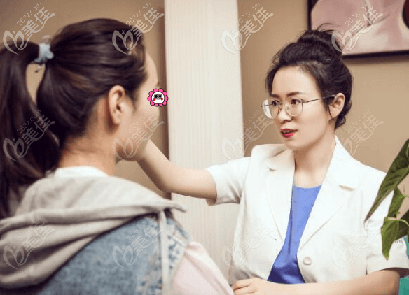 北京俏中关医美<!--<i data=20240703-sp></i>-->霞医生工作照 北京俏中关医美<!--<i data=20240703-sp></i>-->霞医生工作照