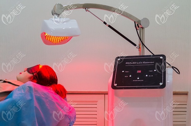 <!--<i data=20240703-sp></i>-->红蓝光治疗脱发 <!--<i data=20240703-sp></i>-->红蓝光治疗脱发