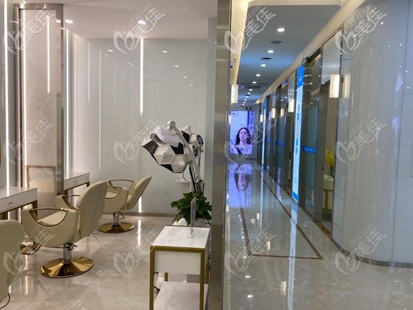 首瑞植发专注的照光理疗室 首瑞植发专注的照光理疗室