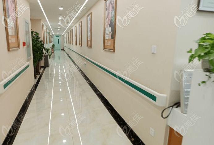 北京星灿宫医疗美容门诊部楼道 北京星灿宫医疗美容门诊部楼道