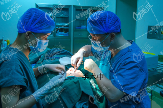 手术过程照片
