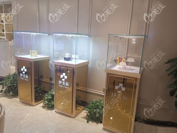 合肥伊美辰医疗美容门诊部的假体展示柜 合肥伊美辰医疗美容门诊部的假体展示柜