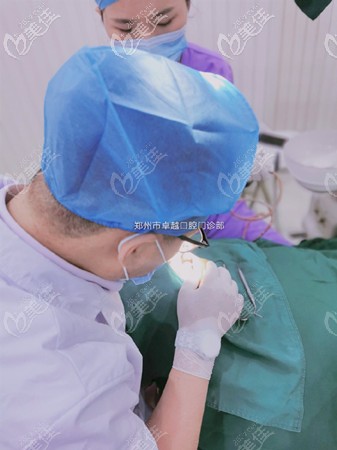 给我拔牙的张医生