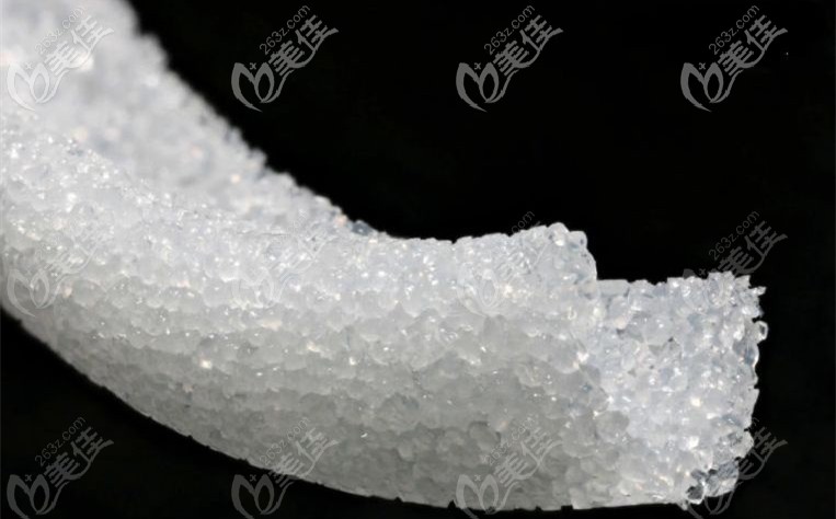 舒铂超肋假体材料的表面结构