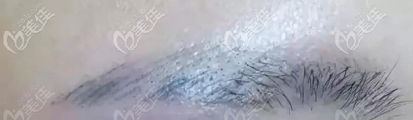 纹眉效果看起来比较平面,还会变色 纹眉效果看起来比较平面,还会变色