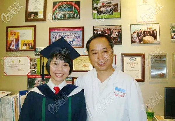 梁爱燕医生与导师王大为合影