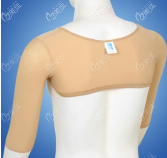 手臂吸脂后建议穿这样的塑身衣