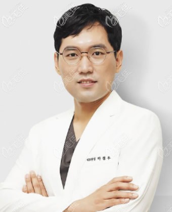 韩国优雅人整形外科院长朴哲佑