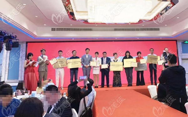 雅悦齿科集团荣获的“315放心品牌奖”证书