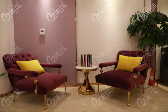 济南宝琳娜医疗美容门诊部沙发区