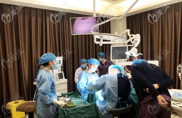 穿颧穿翼种植牙手术现场 穿颧穿翼种植牙手术现场