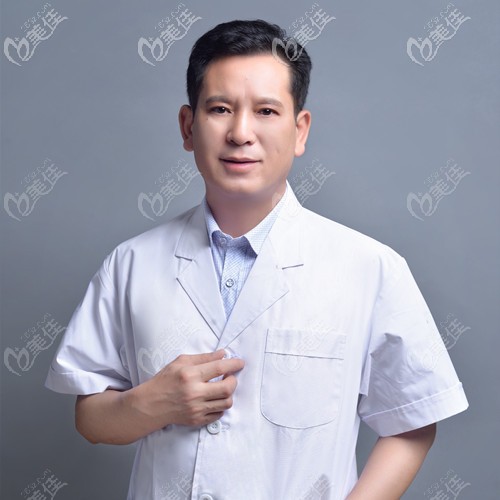 广元达芬奇整形外科技术院长易彬