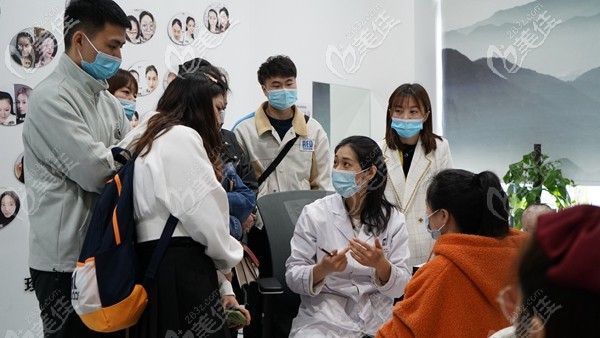 多次为发友举行植发学术交流会议