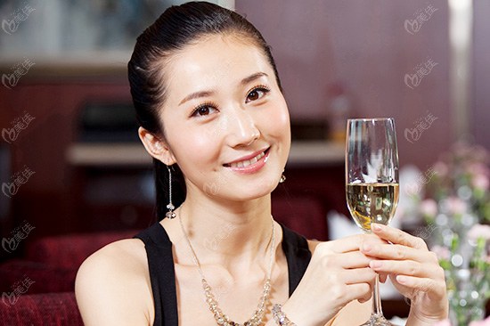 <!--<i data=20240703-sp></i>-->军训女神私照曝光，比奶茶妹妹更清纯！| jiaren.org