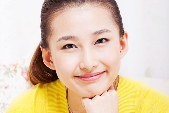 自体脂肪丰额头