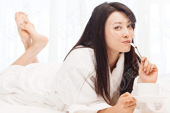 2012流行发型盘点 头发少也风情万种