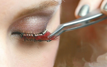 火烈鸟眼妆备忘录 尽显红色迷人魅力