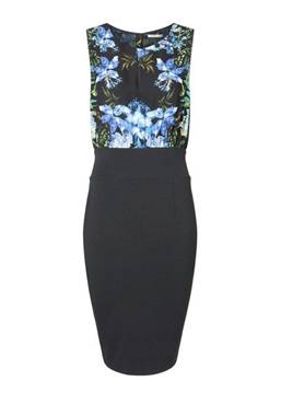 早春臀部显瘦巧搭术 升级你的美丽