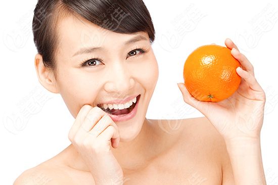 杨幂被传赴韩整形 整容风波再掀高潮