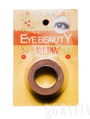 高手教你玩转双眼皮贴 变身混血电眼美人