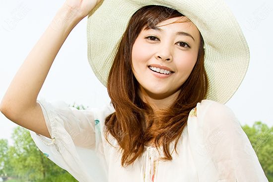 不均匀的腮红 不均匀的腮红