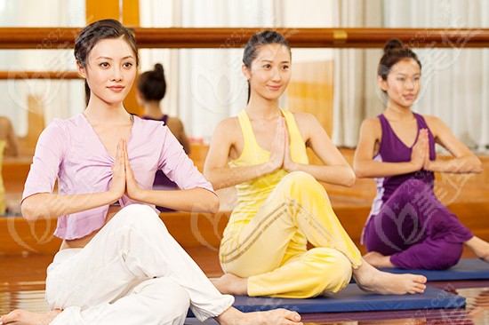 简易<!--<i data=20240710-sp></i>-->面部按摩操 只用双手就可完成的抗皱美容