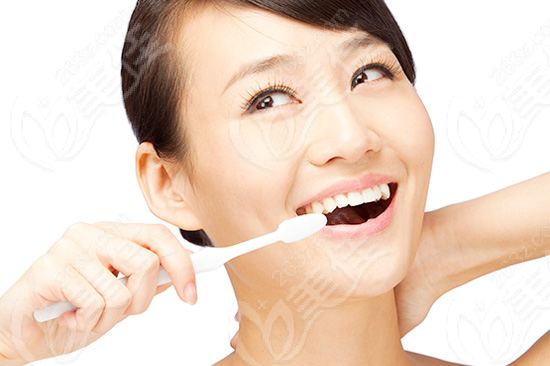 效果与风险 全方位解析流行的5大丰胸术