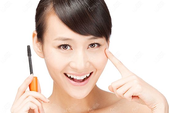 “姐弟恋”女星皮肤保养绝招