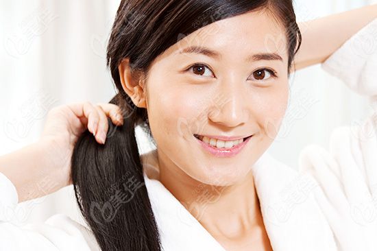 “姐弟恋”女星皮肤保养绝招