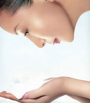 油皮MM如何洁面护肤 滋润不油腻