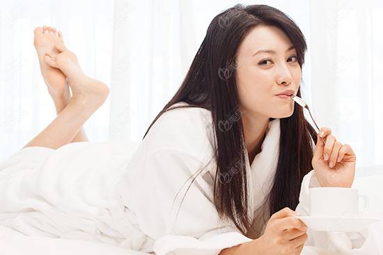 化妆品越搽越多皱纹?4招韩式按摩变冻龄美人