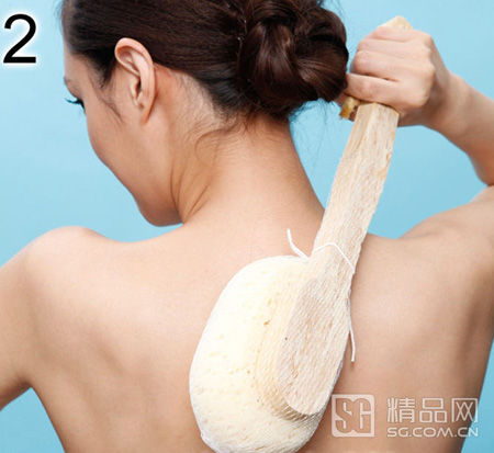 夏日美背保养3步走 自信穿上露背装