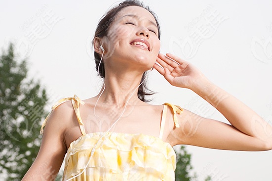 有什么方法可以美白牙齿?
